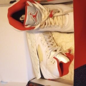 Three pairs of Air Jordon size 11, and two pairs of Air force ones size 11